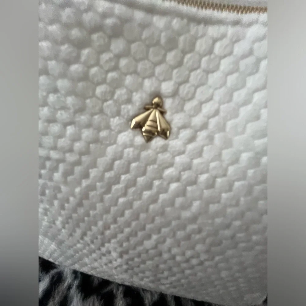Guerlain Fluffy White Makeup Bag w/logo imprint inside 17.5H x 23W/19Wx 7D cm. - Picture 3 of 6